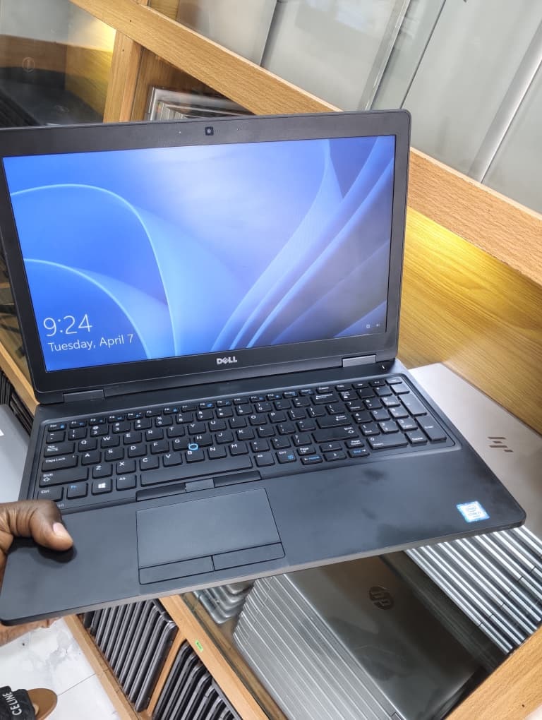 Dell precision 3520 Laptop