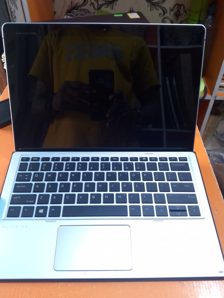 HP x2 Surface pro laptop,  256 SSD  8G RAM , 7th Gen,  Core i5 touchscreen,  docking station