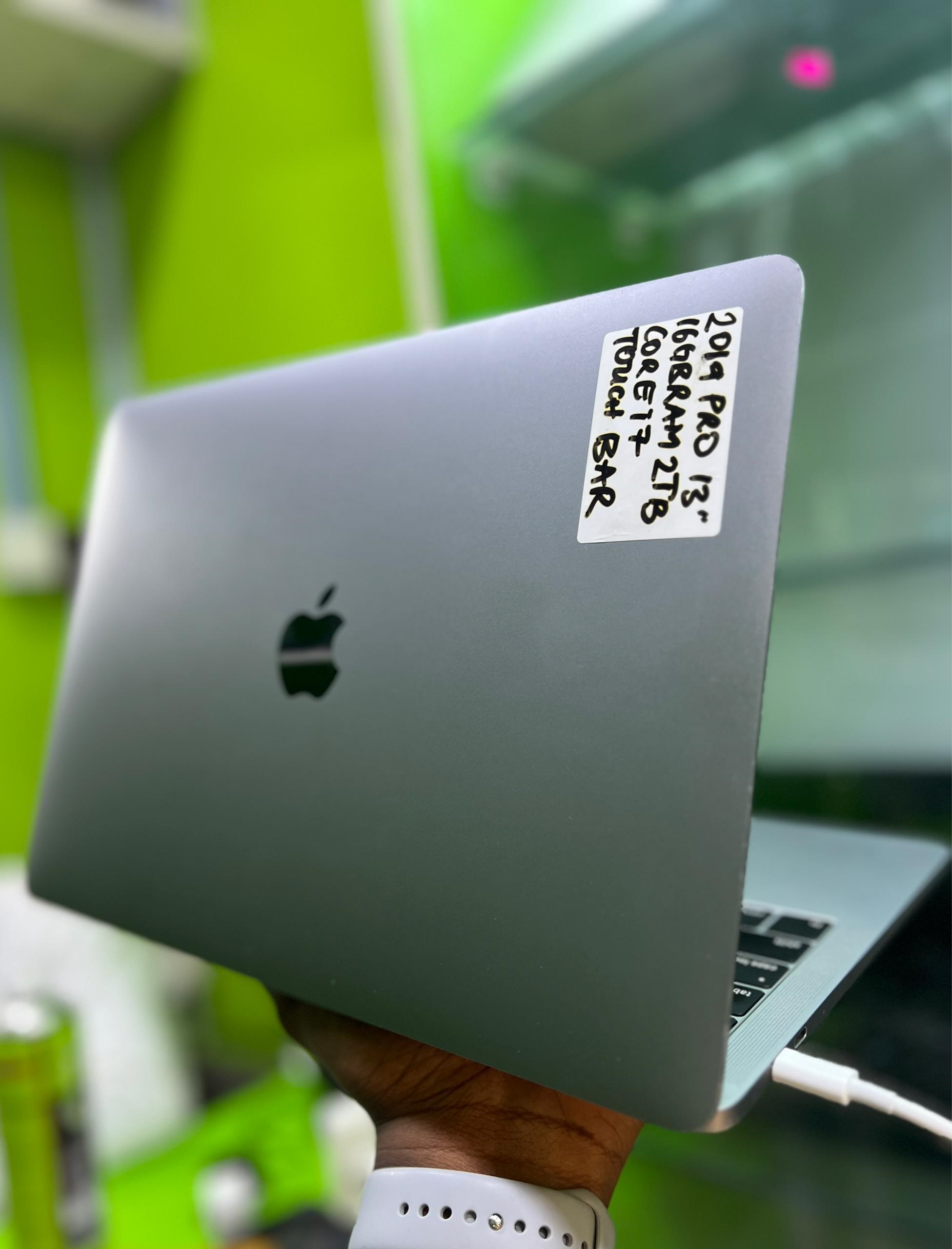 2019 Apple MacBook Pro 13-inch Quad Core @2.8GHz Intel Core i7 16gb ram 2TB ssd Touch /ID Gray Color