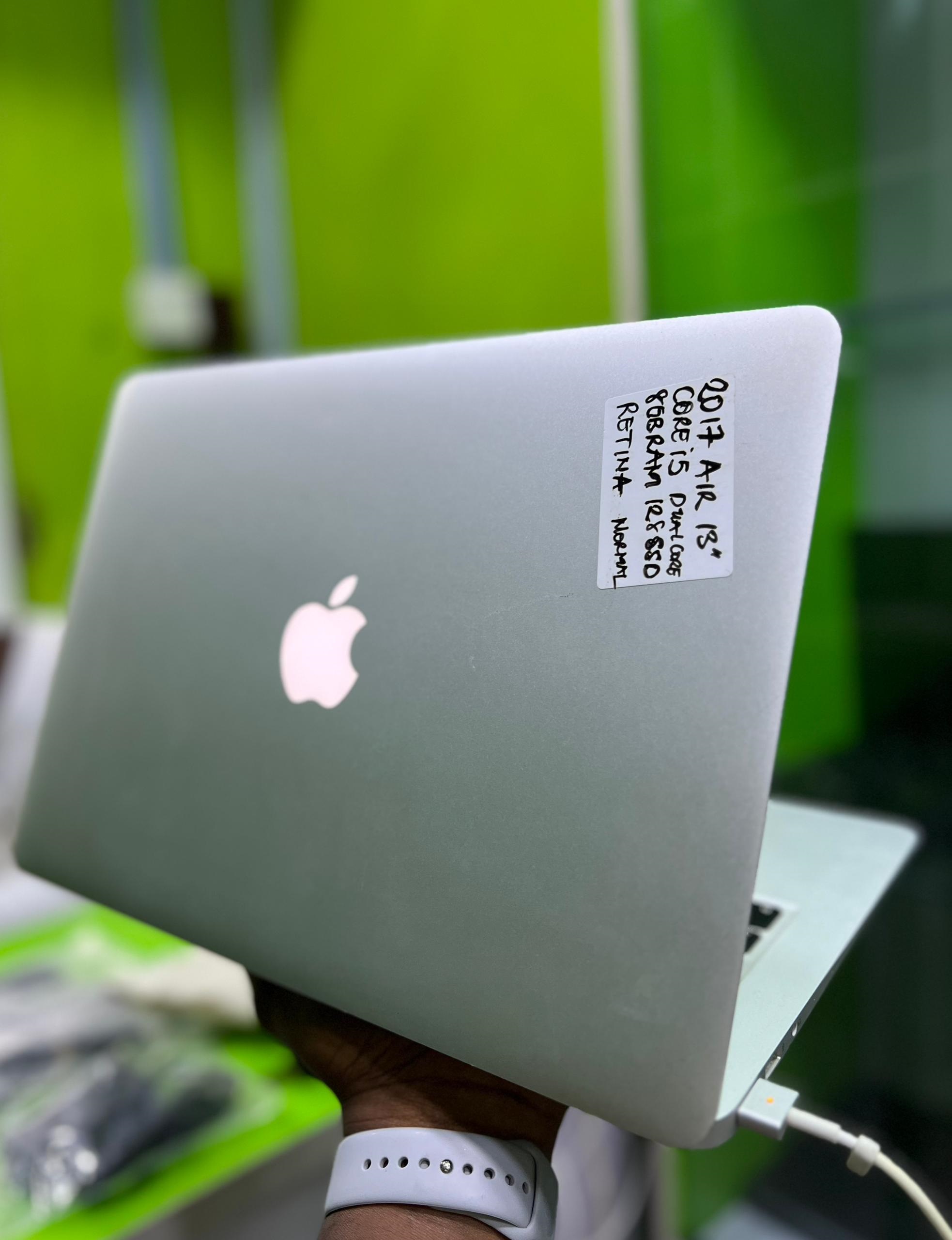 2017 Apple MacBook Air 13-inch Dual Core Intel Core i5 8gb ram 128gb ssd Silver Color