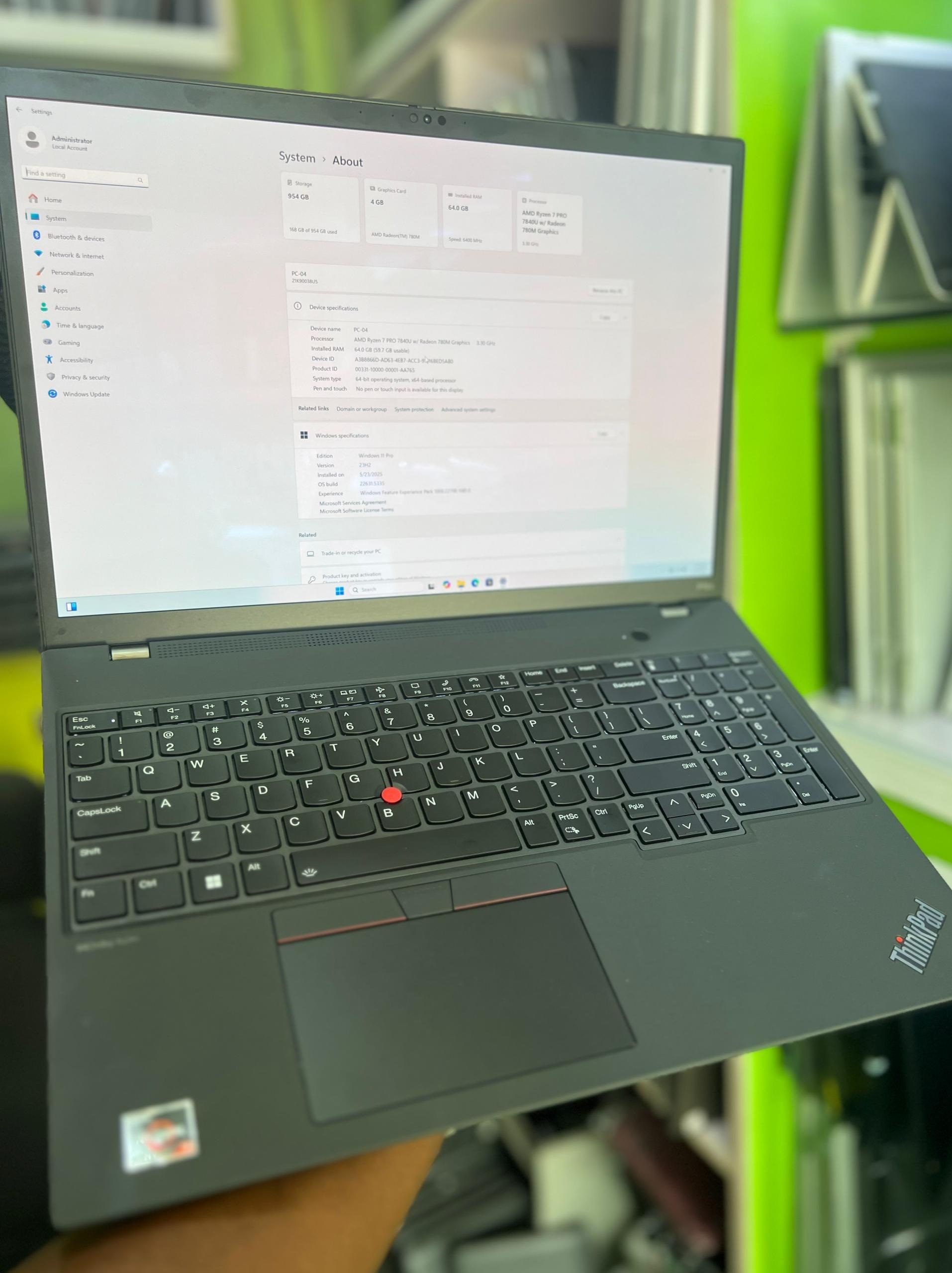 Gaming Laptop-Lenovo Thinkpad P16s  2023 (13th Generation) AMD Ryzen 7 PRO 7840U w 32gb ram 1TB Ssd @3.30 GHz
